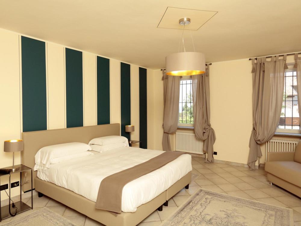 Relais Juliette Hotel La Morra Bagian luar foto