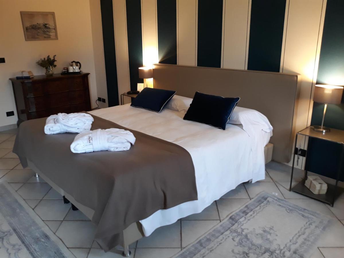 Relais Juliette Hotel La Morra Bagian luar foto